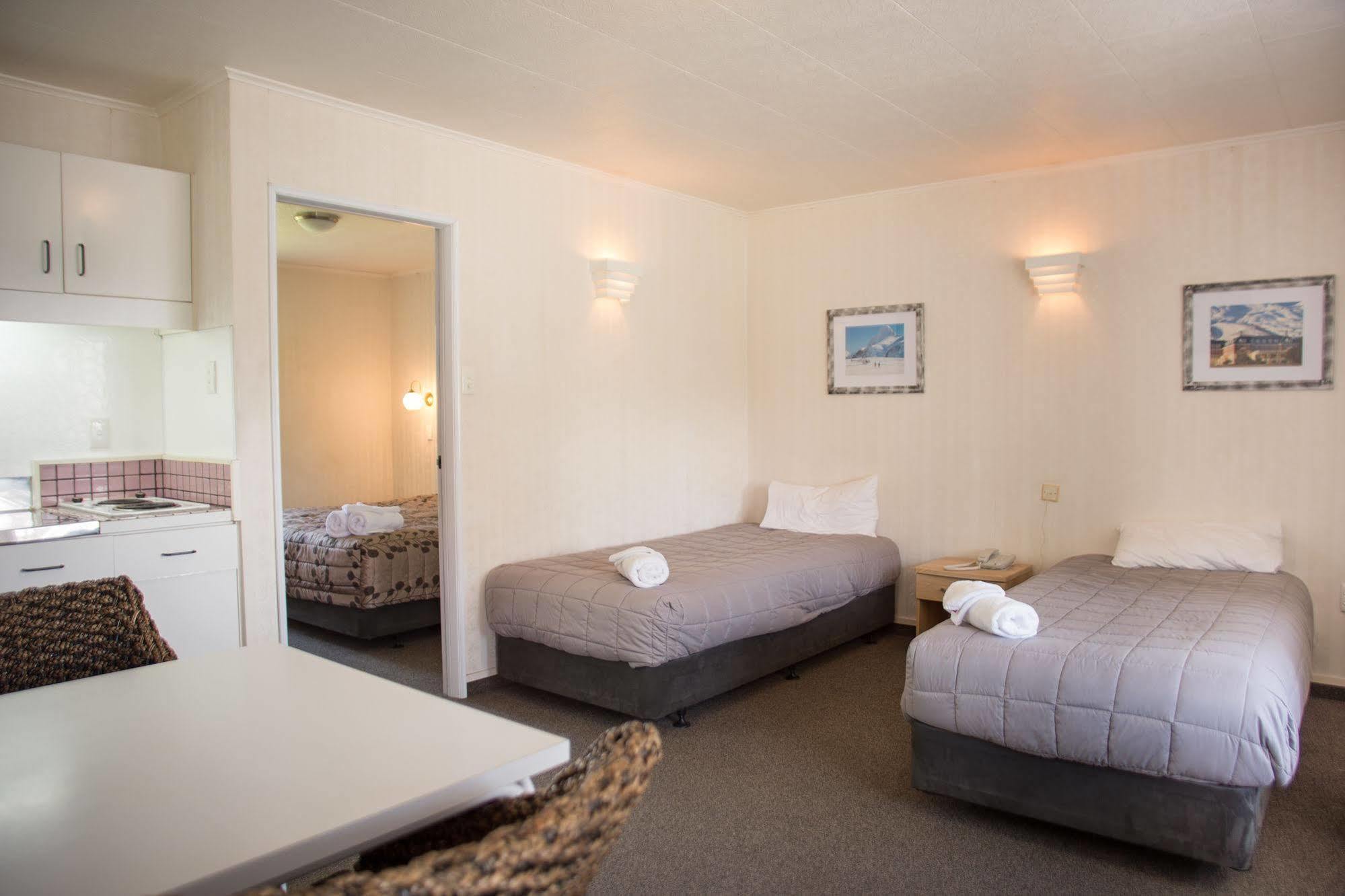 Motel Colonial On Gladstone à Gisborne Extérieur photo